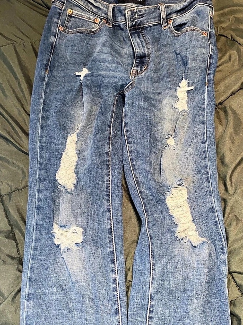 Aeropostale Distressed Skinny Jeans in Blue